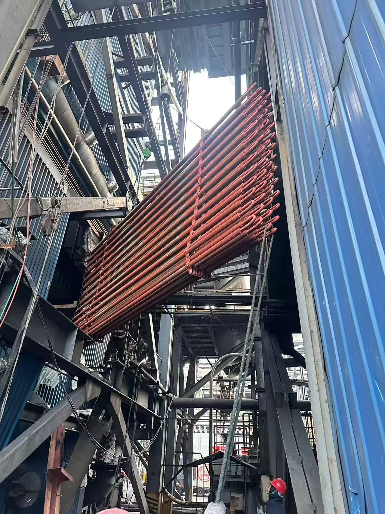 2025年12月28日8点28分旭阳干熄焦检修历时26日圆满完成顺利装入红焦！